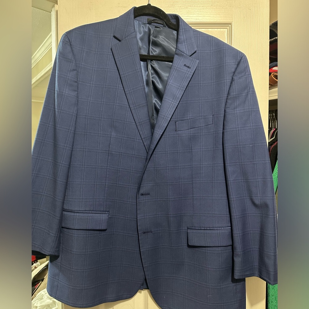 Lauren by Ralph Lauren navy windowpane sport coat. Size 46R.